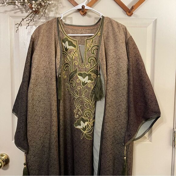 Embellished Brown and Green kaftan Dress with matching Duster - Picture 2 of 11